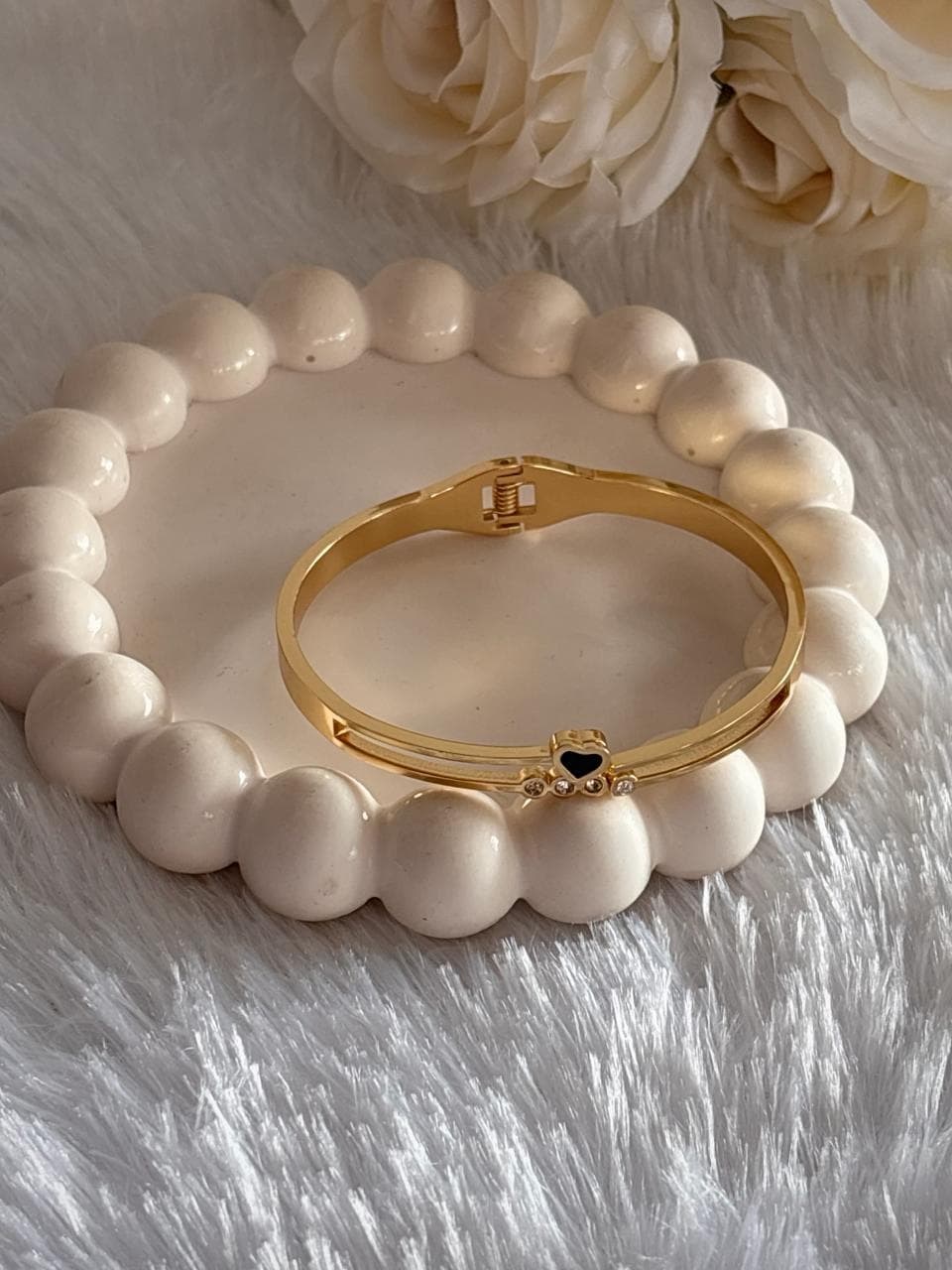 Minimalist gold-toned bangle